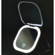 Miroir compact utilisé dans un environnement sombre avec éclairage LED allumé, sans marquage visible. Miroir compact utilisé dans un environnement sombre avec éclairage LED allumé, sans marquage visible.
