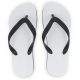 Vue du dessus de tongs blanches à brides noires, présentées sans marquage visible.