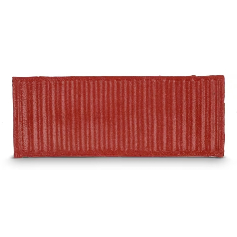 Vue rapprochée d’une face texturée de conteneur anti-stress rouge, sans personnalisation visible.