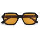 Face avant de lunettes solaires à verres teintés orange, aucune personnalisation apparente sur la monture. Face avant de lunettes solaires à verres teintés orange, aucune personnalisation apparente sur la monture.