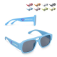 Lunettes de soleil bleues à verres teintés foncés présentées de trois quarts avec personnalisation visible sur les branches ; de Lunettes de soleil bleues à verres teintés foncés présentées de trois quarts avec personnalisation visible sur les branches ; de