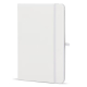 Carnet A5 à couverture rigide présenté fermé en version blanche, sans personnalisation visible. Carnet A5 à couverture rigide présenté fermé en version blanche, sans personnalisation visible.