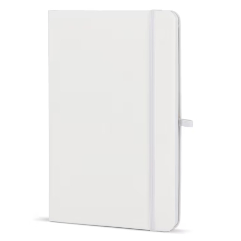 Carnet A5 à couverture rigide présenté fermé en version blanche, sans personnalisation visible.