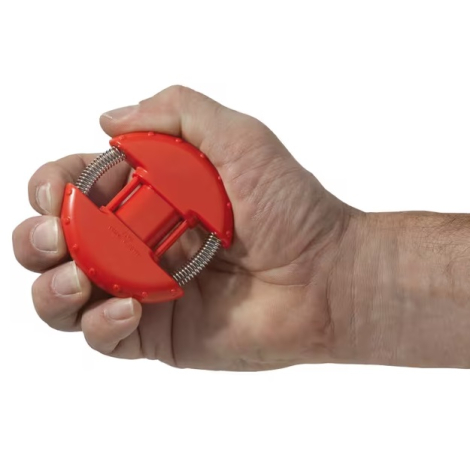 Anneau de musculation pour avant-bras rouge tenu dans la main d’un utilisateur.