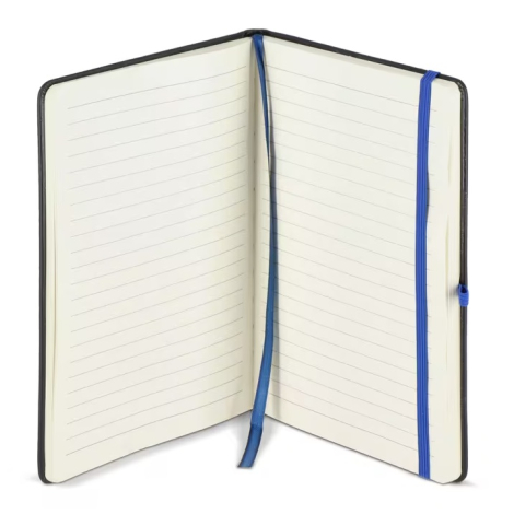 Carnet Iroko A5 ouvert montrant les pages lignées, le marque-page textile et la fermeture élastique intégrée, sans personnalisat