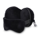 Masque de sommeil noir positionné devant sa housse de rangement ouverte.