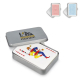 Jeu de cartes dans une boîte en fer-blanc ouverte avec marquage visible sur le couvercle et vues secondaires des dos de cartes e Jeu de cartes dans une boîte en fer-blanc ouverte avec marquage visible sur le couvercle et vues secondaires des dos de cartes e