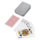 Sans marquage apparent, jeu de cartes au dos rouge présenté à côté du couvercle fermé de la boîte métallique. Sans marquage apparent, jeu de cartes au dos rouge présenté à côté du couvercle fermé de la boîte métallique.