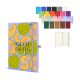 Carnet A5 en PU présenté fermé avec un décor imprimé sur la couverture avant, accompagné de vignettes montrant les différents co Carnet A5 en PU présenté fermé avec un décor imprimé sur la couverture avant, accompagné de vignettes montrant les différents co