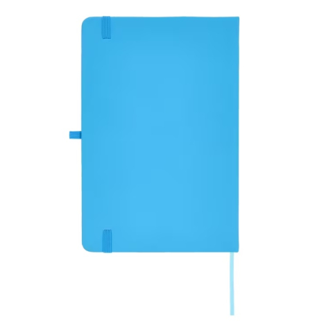 Carnet Sora A5 bleu clair présenté de dos, mettant en évidence le porte-stylo intégré et le ruban marque-page, sans marquage app