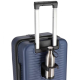 Valise équipée du porte-gobelet intégré accueillant une gourde. Valise équipée du porte-gobelet intégré accueillant une gourde.