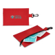 Visuel composite d’une trousse de premiers secours rouge avec mousqueton et fermeture zippée. Une personnalisation visible appar