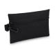 Vue de trois quarts d’une trousse de premiers secours noire fermée avec mousqueton et fermeture zippée, sans marquage apparent s Vue de trois quarts d’une trousse de premiers secours noire fermée avec mousqueton et fermeture zippée, sans marquage apparent s