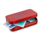 Boîte métallique de premiers secours rouge entrouverte laissant apparaître plusieurs accessoires de soin, avec personnalisation Boîte métallique de premiers secours rouge entrouverte laissant apparaître plusieurs accessoires de soin, avec personnalisation