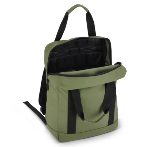 Sac à dos en R-PET présenté ouvert, montrant le compartiment principal et les poches de rangement intérieures.