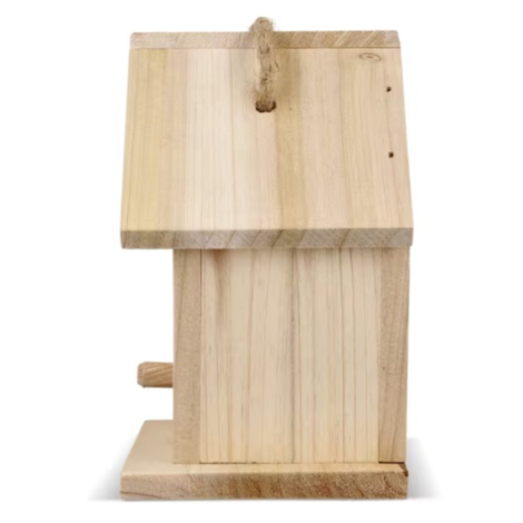 Petit nichoir en bois présenté sur un côté, avec toit à deux pans et corde de suspension, sans personnalisation apparente sur le