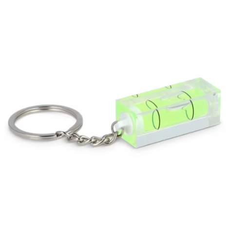 Porte-clés avec niveau à bulle présenté de profil, montrant le bloc transparent avec niveau à bulle fluorescent et l’anneau méta