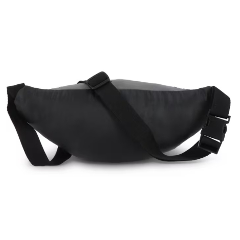 Sac banane réfléchissant Zola présenté sur sa face arrière, montrant la sangle réglable et la boucle de fermeture.