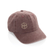 Casquette à 6 panneaux en coton sergé délavé coloris brun, avec personnalisation visible sur le panneau avant.