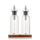 Ensemble huile et vinaigre composé de deux bouteilles en verre avec becs verseurs métalliques et support en bois, avec une perso Ensemble huile et vinaigre composé de deux bouteilles en verre avec becs verseurs métalliques et support en bois, avec une perso