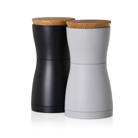 Ensemble moulins sel et poivre noir et gris clair avec couvercles en bois, présenté sans personnalisation visible sur les zones 