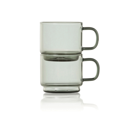 Deux tasses expresso en verre fumé empilées l’une sur l’autre, vues de profil, sans personnalisation visible sur les zones prése