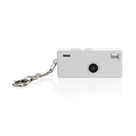Vue de face du porte-clés appareil photo avec objectif, flash et chaînette d’attache, présenté sans personnalisation apparente.