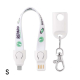 Lanyard présenté avec ses éléments démontés comprenant câble de charge intégré, sangle imprimée et mousqueton amovible avec pers Lanyard présenté avec ses éléments démontés comprenant câble de charge intégré, sangle imprimée et mousqueton amovible avec pers