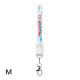 Lanyard vu de face avec impression en sublimation bleu clair et texte rouge visible sur la sangle Lanyard vu de face avec impression en sublimation bleu clair et texte rouge visible sur la sangle