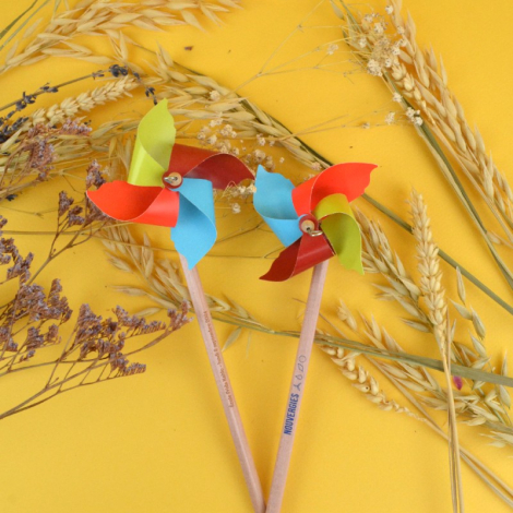 Crayon éolienne en bois à personnaliser