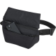 Sac bandoulière présenté avec un smartphone rangé dans une poche extérieure accessible.