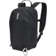 Sac à dos compact présenté fermé en vue de trois quarts, sans personnalisation visible sur la face exposée.