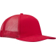 Casquette trucker à 6 panneaux rouge présentée de trois quarts, sans marquage apparent sur la face avant. Les panneaux arrière s Casquette trucker à 6 panneaux rouge présentée de trois quarts, sans marquage apparent sur la face avant. Les panneaux arrière s