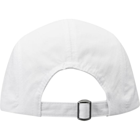 Vue arrière d’une casquette en nylon blanche, montrant l’ouverture arrière et la fermeture réglable avec boucle métallique, sans
