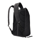Vue de trois quarts arrière du sac à dos noir montrant les bretelles et le panneau dorsal, sans personnalisation visible. Vue de trois quarts arrière du sac à dos noir montrant les bretelles et le panneau dorsal, sans personnalisation visible.