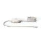 Câble de recharge USB-C présenté déployé avec un module de charge circulaire au centre et un connecteur USB-C à chaque extrémité Câble de recharge USB-C présenté déployé avec un module de charge circulaire au centre et un connecteur USB-C à chaque extrémité