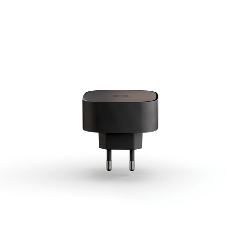 Adaptateur de charge sans fil présenté de face, sans personnalisation visible sur le boîtier.