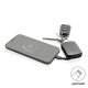 Porte-clés powerbank noir connecté à un smartphone via un câble Lightning intégré, sans personnalisation visible sur le boîtier. Porte-clés powerbank noir connecté à un smartphone via un câble Lightning intégré, sans personnalisation visible sur le boîtier.