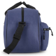 Sac de sport et de voyage présenté de profil en coloris bleu, mettant en évidence son épaisseur, sa bandoulière réglable et une Sac de sport et de voyage présenté de profil en coloris bleu, mettant en évidence son épaisseur, sa bandoulière réglable et une