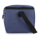 Sac isotherme présenté de profil en coloris bleu, mettant en évidence son épaisseur et sa bandoulière réglable.