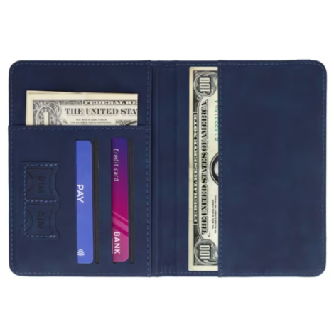 Intérieur du porte-passeport avec ses compartiments de rangement.