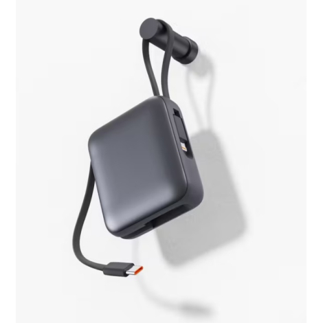 Powerbank suspendue par sa dragonne avec un câble USB-C intégré partiellement déployé et un connecteur Lightning visible.