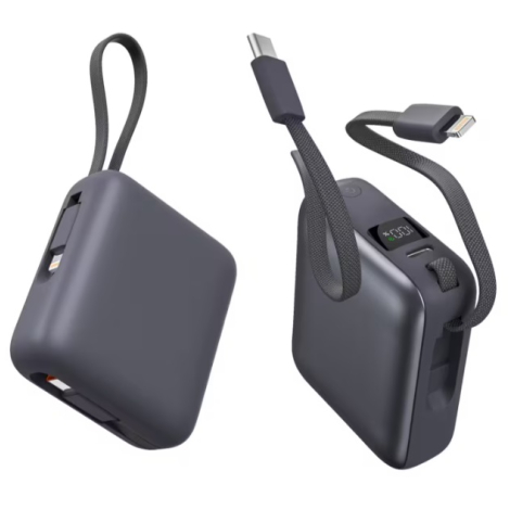Deux vues en perspective de la powerbank mettant en évidence les câbles intégrés, la dragonne et l'écran LED, sans personnalisat