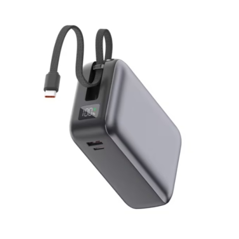 Batterie externe suspendue avec câble USB-C intégré déployé, écran LED et ports de connexion visibles, sans personnalisation vis