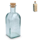 Bouteille carrée en verre recyclé avec bouchon en liège, présentant une personnalisation visible sur l'une des faces de la boute Bouteille carrée en verre recyclé avec bouchon en liège, présentant une personnalisation visible sur l'une des faces de la boute
