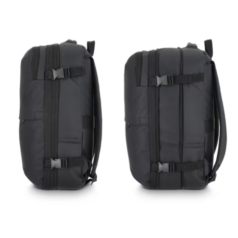 Sac à dos de voyage présenté de profil dans deux configurations d'épaisseur illustrant son design extensible.