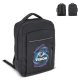 Sac à dos pour ordinateur portable présenté de trois quarts avec une personnalisation visible sur la poche avant, accompagné d'u Sac à dos pour ordinateur portable présenté de trois quarts avec une personnalisation visible sur la poche avant, accompagné d'u