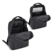 Sac à dos pour ordinateur portable ouvert montrant le compartiment principal vide et un compartiment intérieur accueillant un or Sac à dos pour ordinateur portable ouvert montrant le compartiment principal vide et un compartiment intérieur accueillant un or