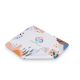 Tapis de souris en microfibre avec personnalisation visible sur la première face, un coin replié révélant la surface antidérapan