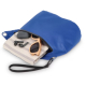 Sac à bandoulière ouvert montrant plusieurs objets rangés dans son compartiment principal. Sac à bandoulière ouvert montrant plusieurs objets rangés dans son compartiment principal.